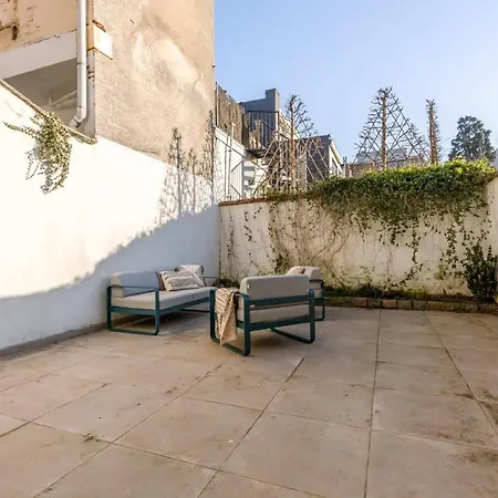 House With Large And Sunny Terrace Hébergement de vacances